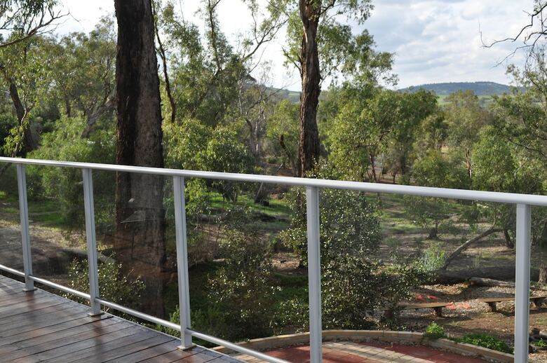 Bed & Breakfast Tree Lodge