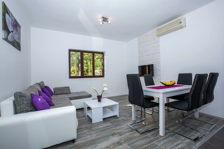 Apartments Villa Roza