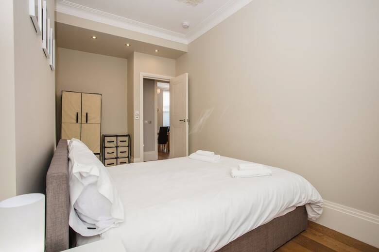 2 Bedroom Apartment In Clapham Accommodates 3