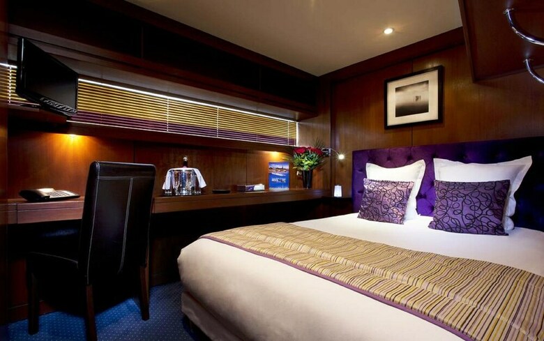 Vip Paris Yacht Hotel