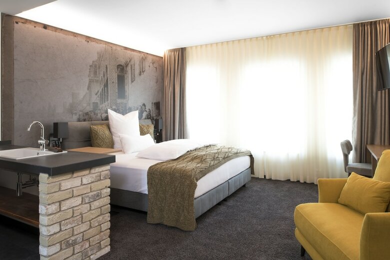 Hotel H�ll Am Main