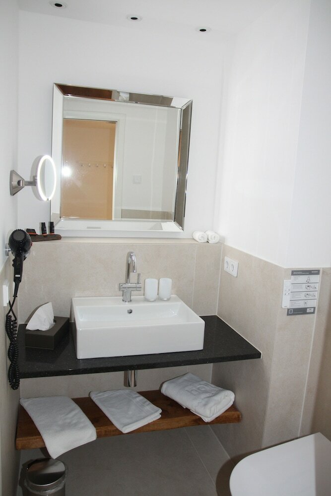Hotel H�ll Am Main