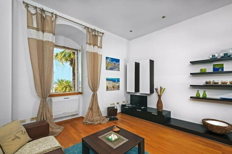 Riva And Diocletian Apartments