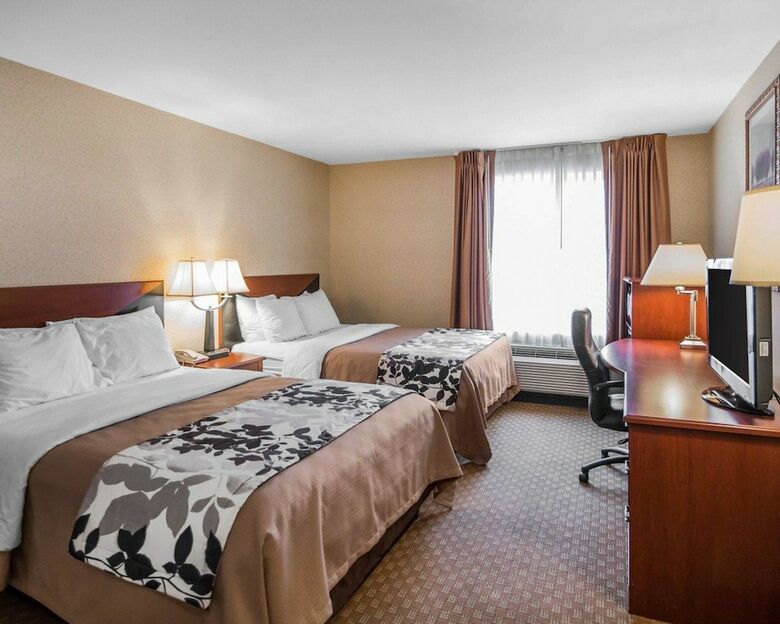Hotel Rodeway Inn & Suites