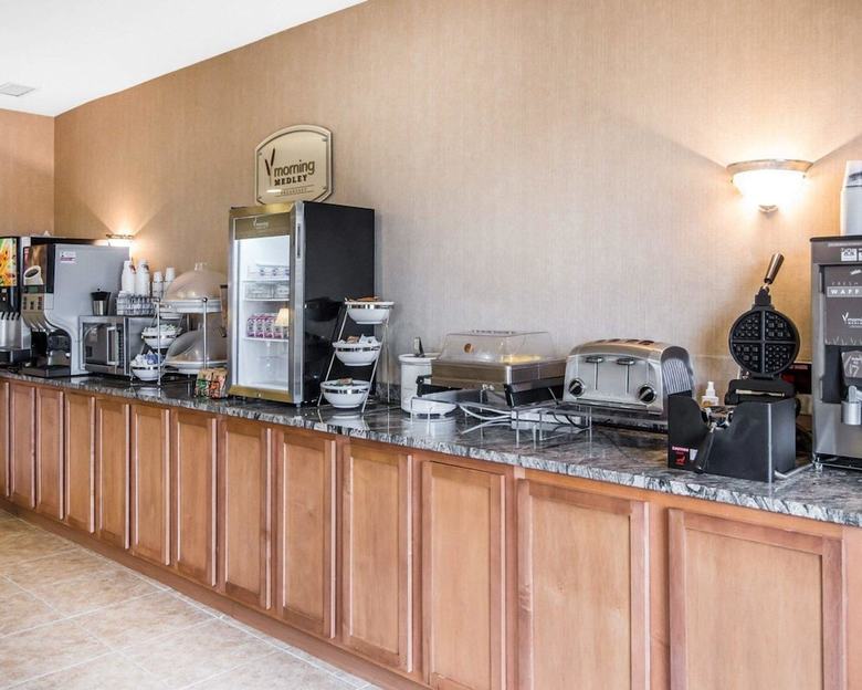 Hotel Rodeway Inn & Suites