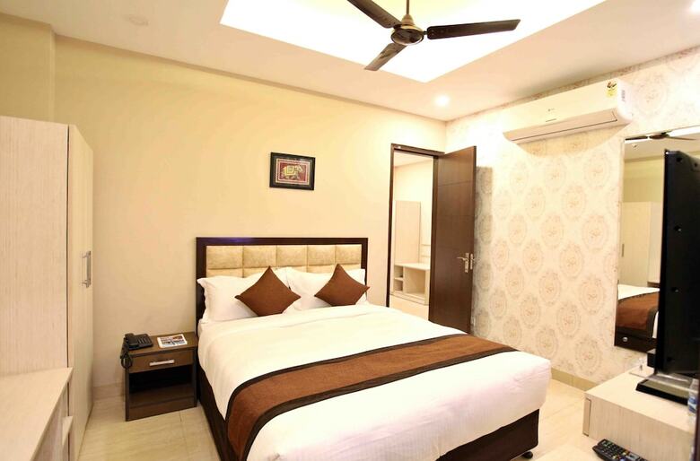 Hotel Nirvana Suites