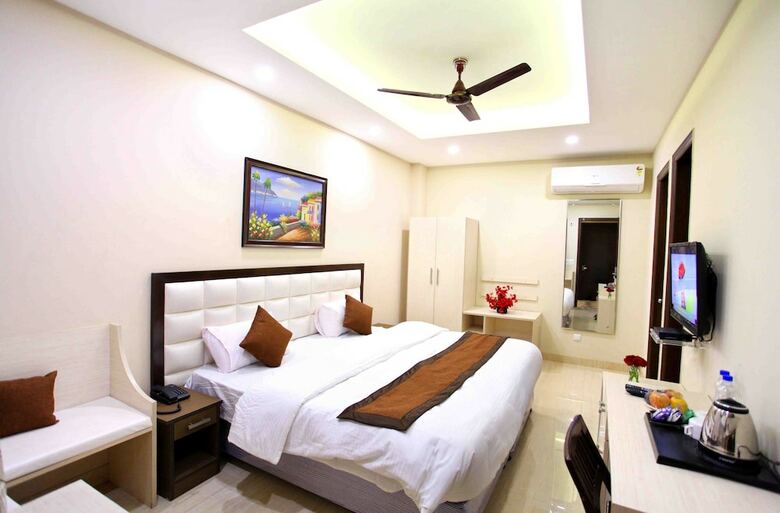 Hotel Nirvana Suites