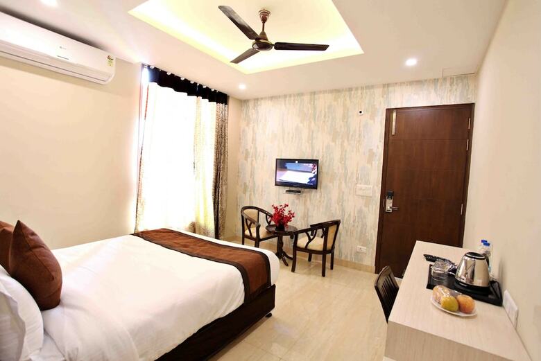Hotel Nirvana Suites