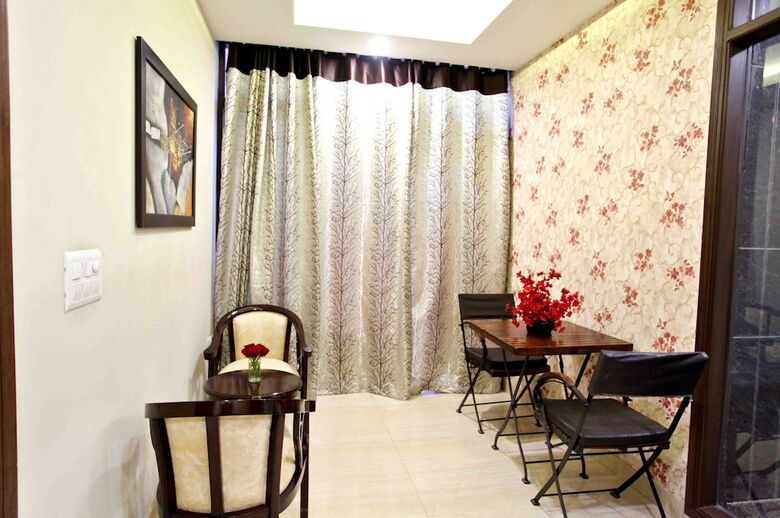 Hotel Nirvana Suites