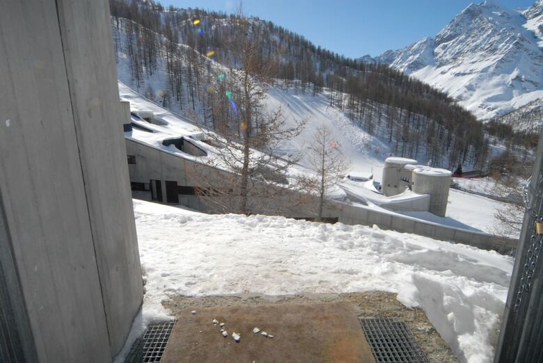 Ski-out Cervinia Chromotherapy Apartment
