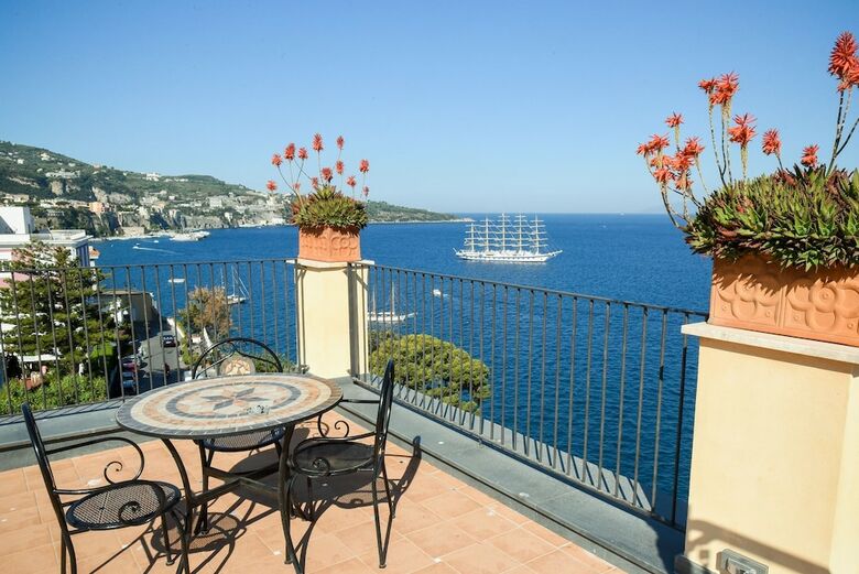 Hotel Villa Crawford - Religious Hospitality