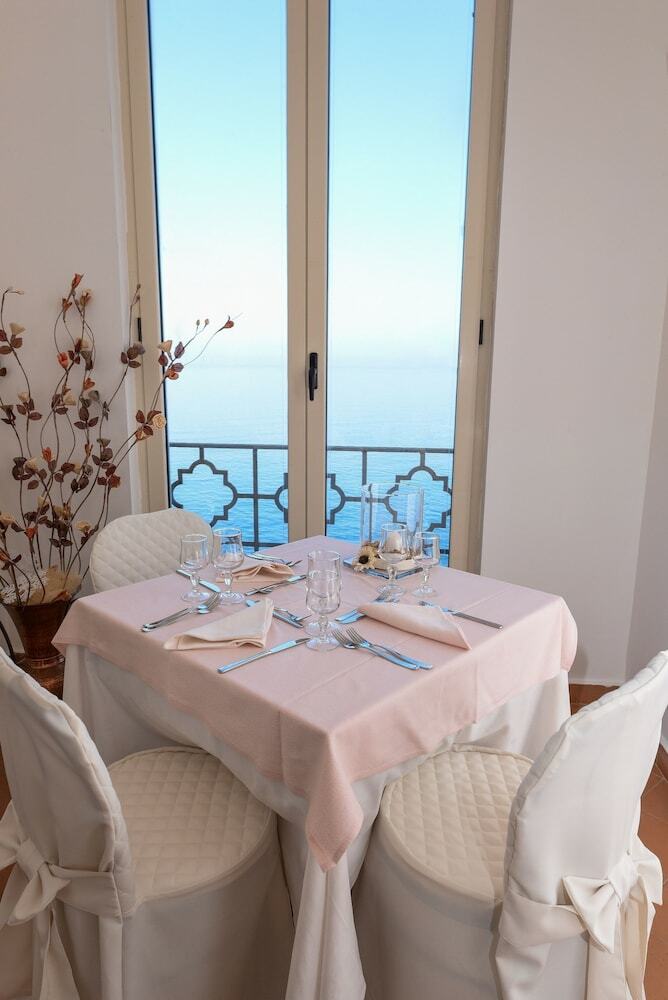 Hotel Villa Crawford - Religious Hospitality