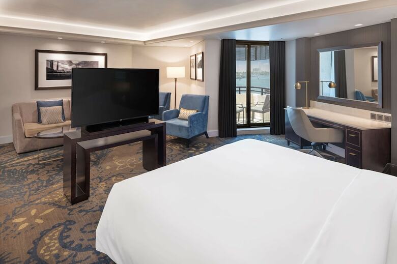 Radisson Blu Hotel, Dubai Deira Creek