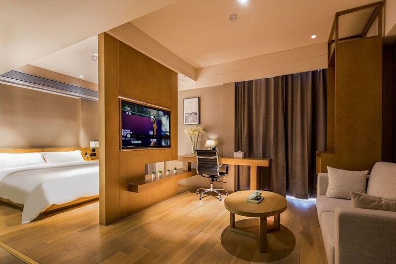 Hotel Guangdong V8 Yat House