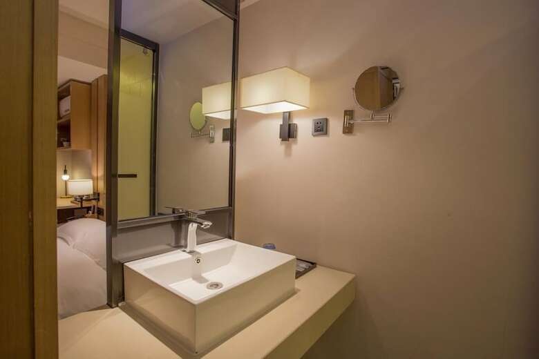 Hotel Guangdong V8 Yat House