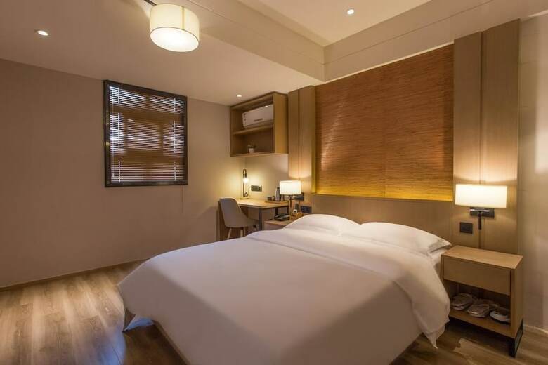 Hotel Guangdong V8 Yat House