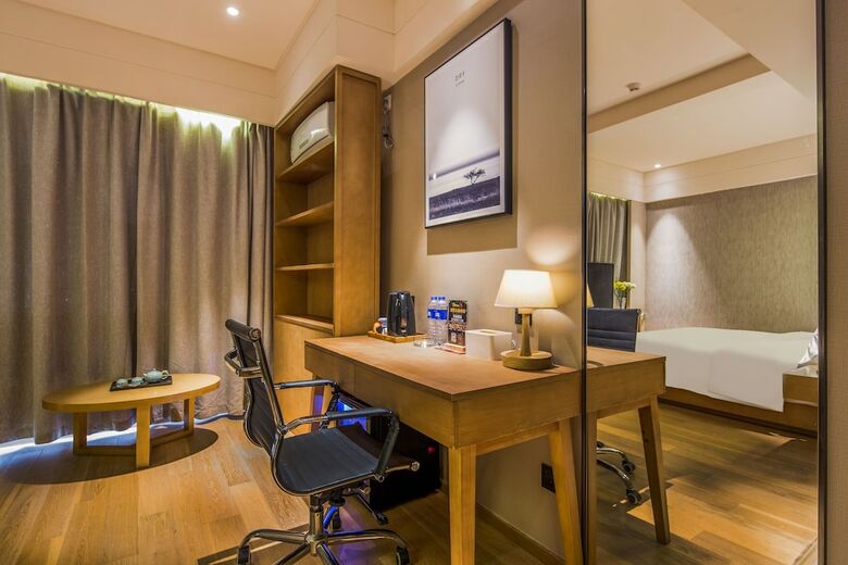 Hotel Guangdong V8 Yat House