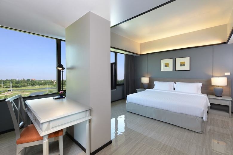Tinidee Hotel At Bangkok Golf Club