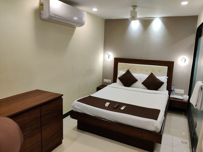 Hotel Garden Creek Residency