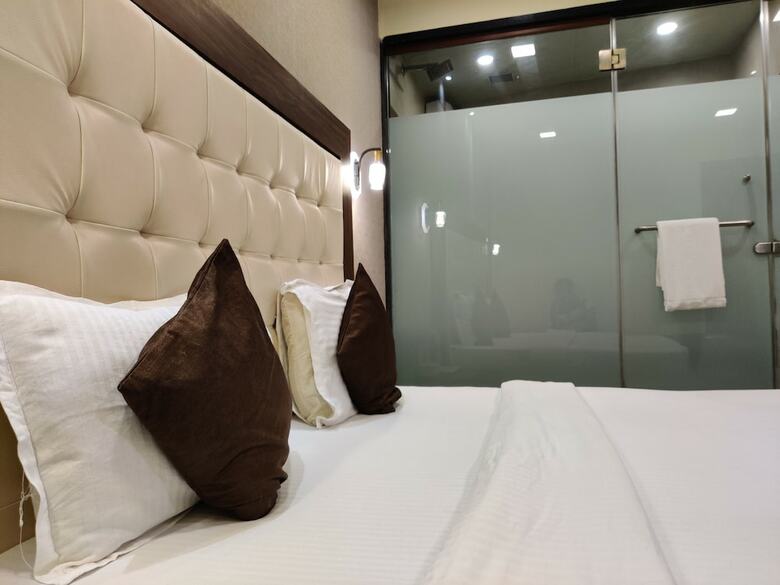 Hotel Garden Creek Residency