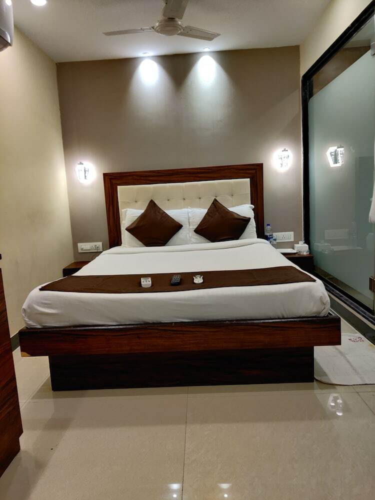 Hotel Garden Creek Residency