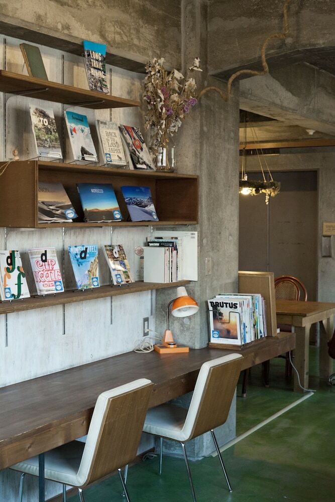Hostal Nui. Hostel & Bar Lounge