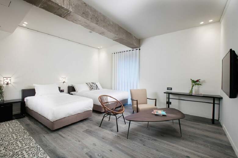 Oia Hotel