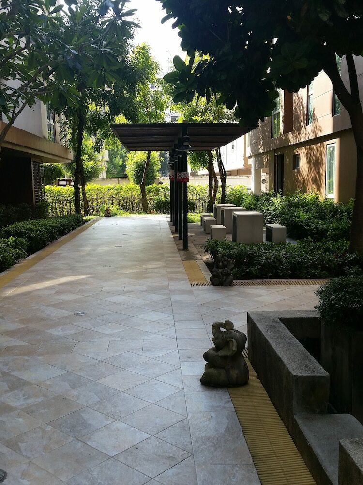 Apartment At Bangkok Near Pool