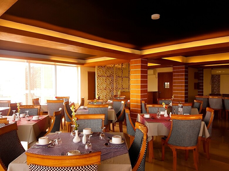 Hotel Lake Wood Residency