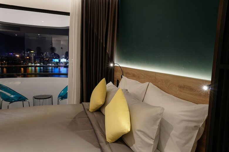 Satya Hotel