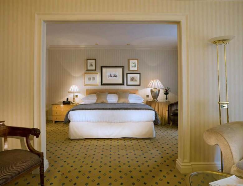 Hotel Larish Residency