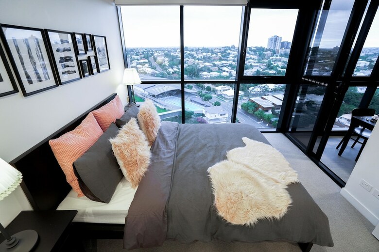 Homely Apartments In Southbank