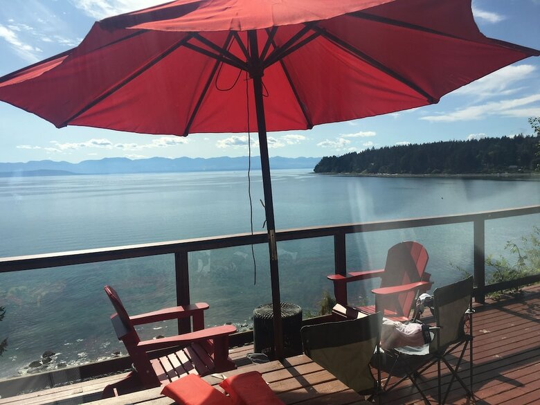 The Beach House Texada - Oceanfront Cabin