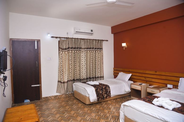 Bed & Breakfast Sauraha Holiday Home