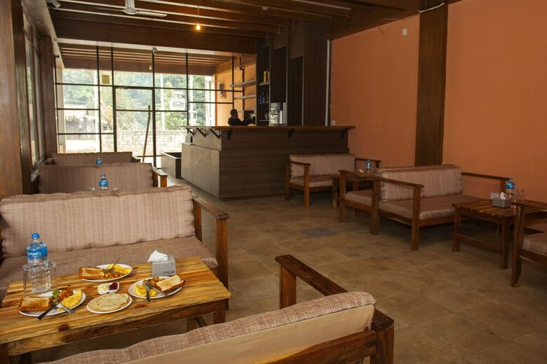 Bed & Breakfast Sauraha Holiday Home