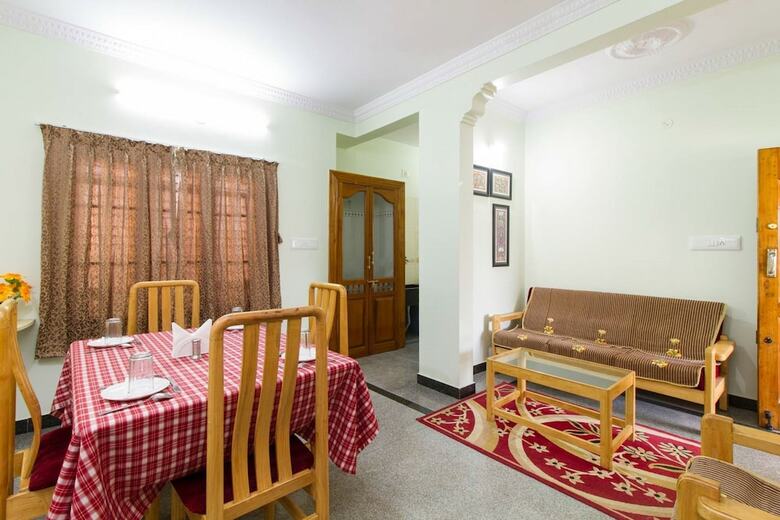 Bed & Breakfast Hoppers Stop Yelahanka