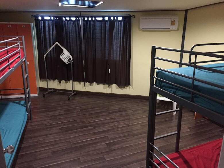 Hostal Roi 8 Host