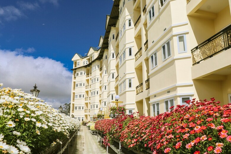 Ladalat Hotel