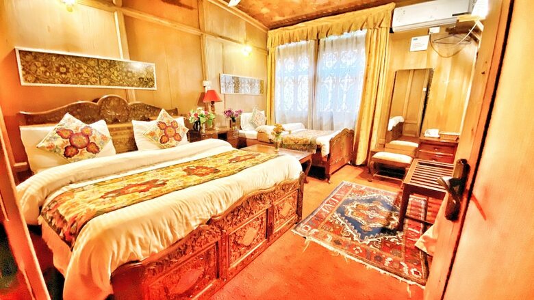 Lake Victoria Houseboat
