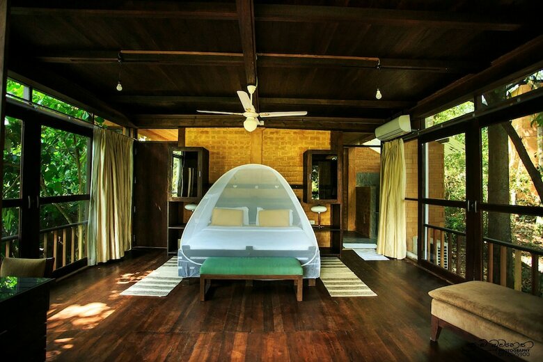 Hotel Jungle Village By Thawthisa