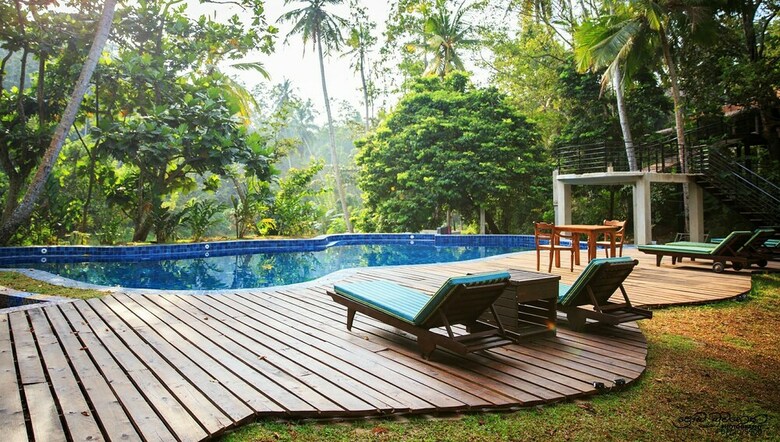 Hotel Jungle Village By Thawthisa