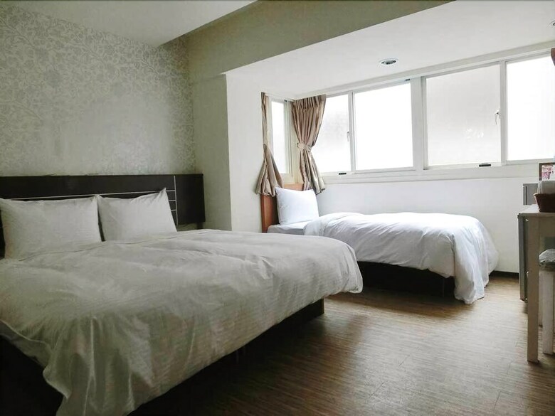 Jhong-sing Hotel