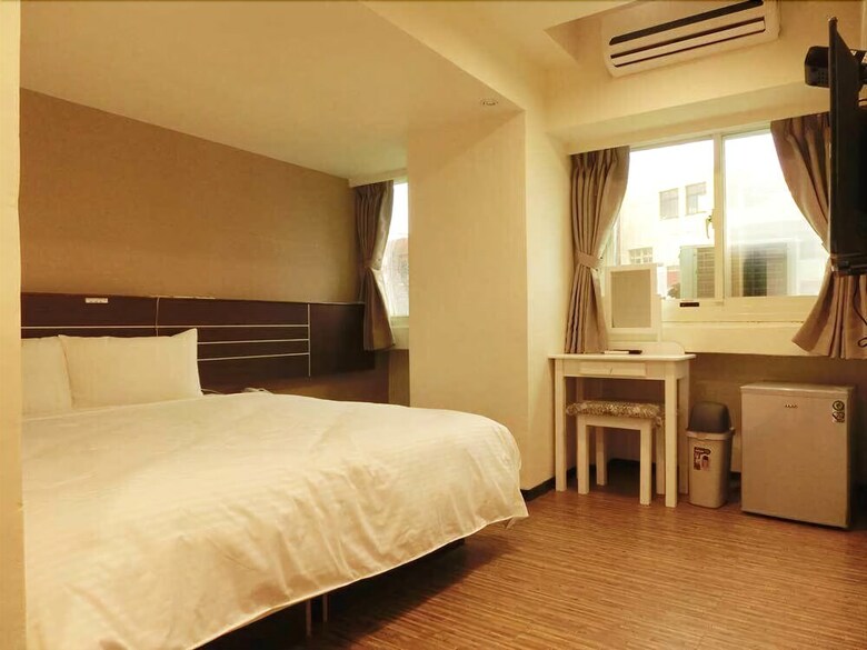 Jhong-sing Hotel
