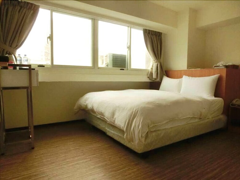 Jhong-sing Hotel