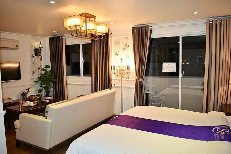 Saigon By Night Luxury Hotel