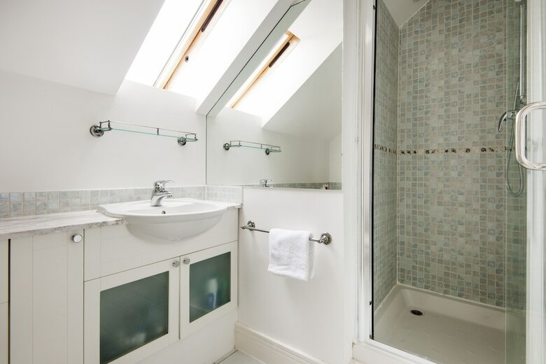 Lovely Putney Home By The Thames