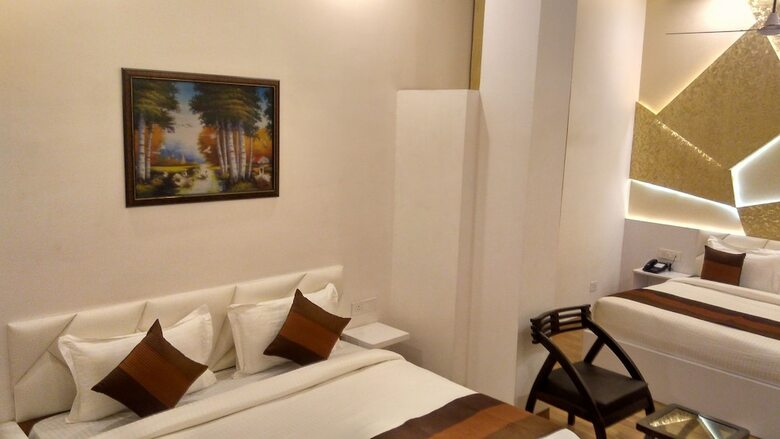 Hotel Sallow Royal Suites