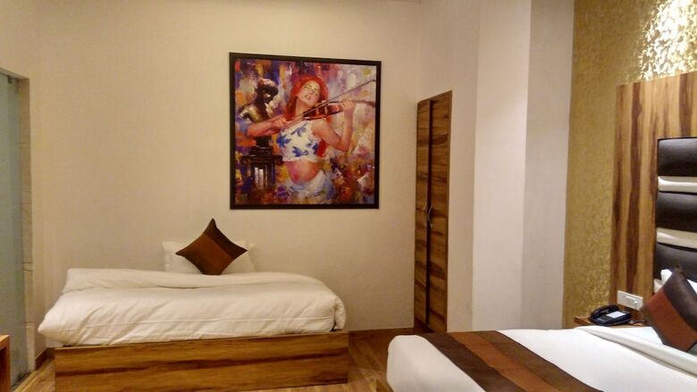 Hotel Sallow Royal Suites