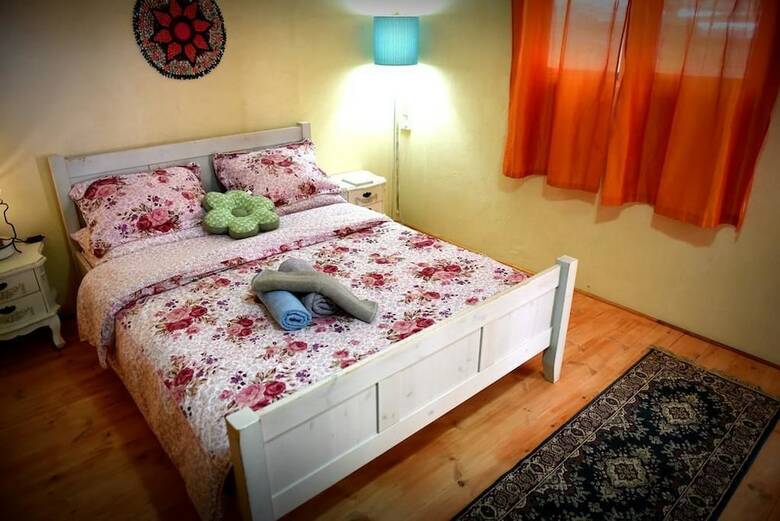 Bed & Breakfast Chen In Ezuz