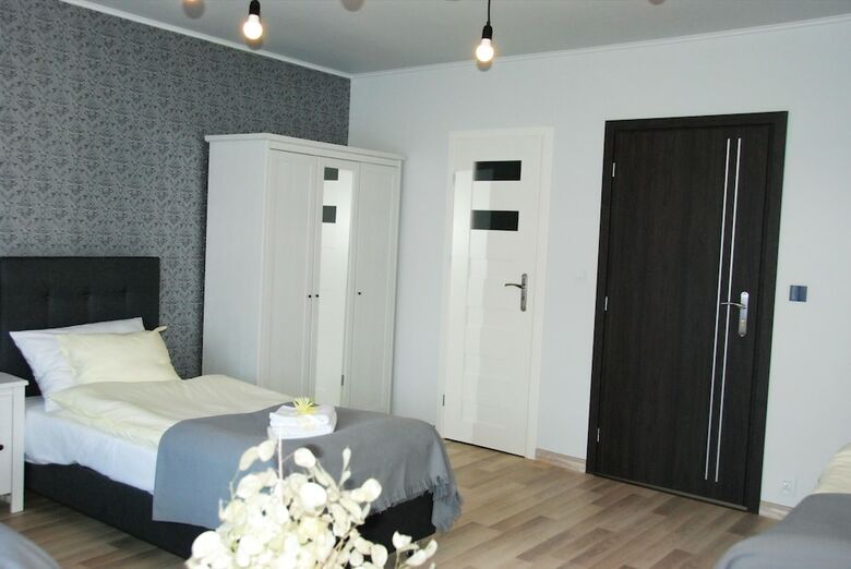 Hotel 7th Room Guest House